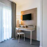 Zenitude Hôtel-résidences Cannes Confort Hotel 4*