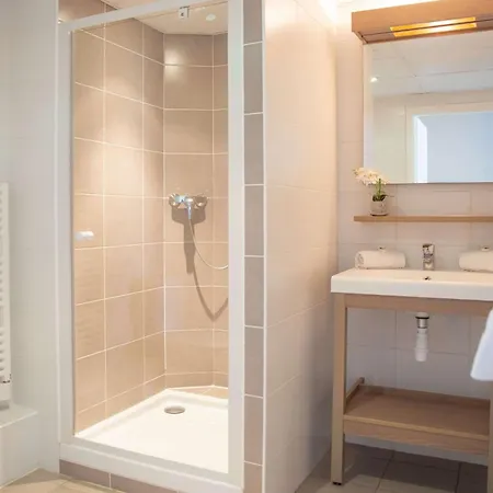 Zenitude Hôtel-résidences Cannes Confort Hotel 4*