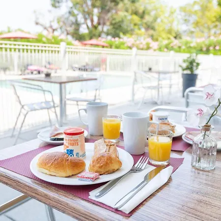 アパートホテル Comfort Cannes 4*